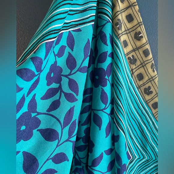 Patterned scarf - Picture 2 of 3